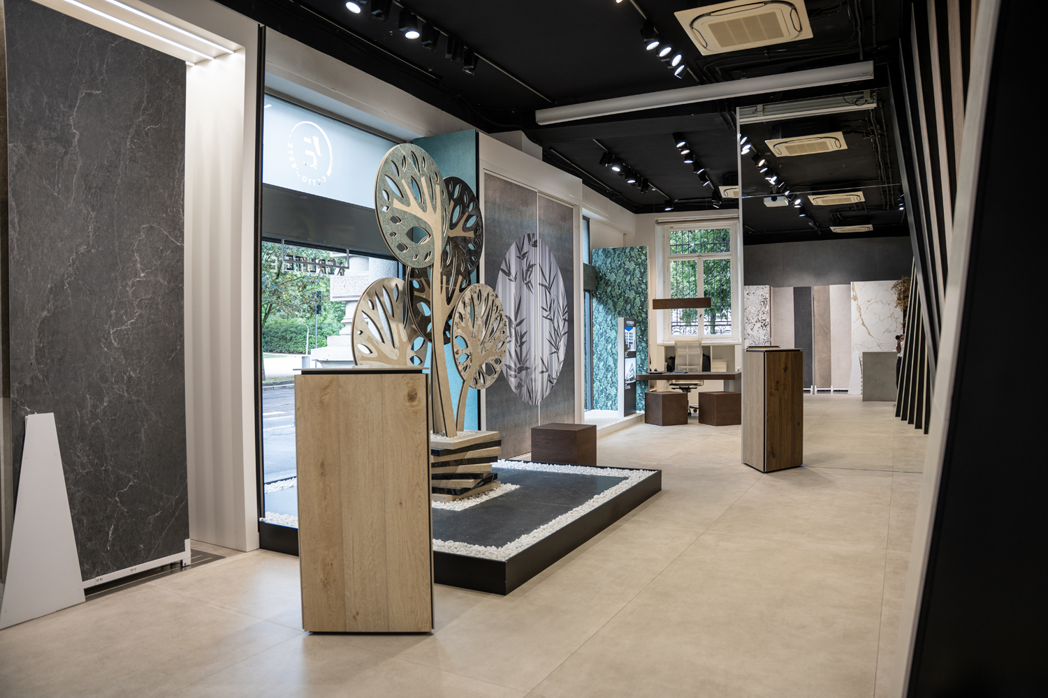 SHOWROOM MILAN: Photo 5