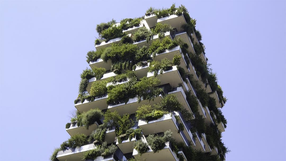 bosco-verticale,-l'un-des-50-gratte-ciels-les-plus-emblématiques-des-50-dernières-années.-les-espaces-extérieurs-sont-signés-cotto-d'este.