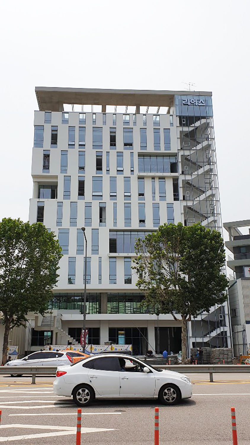 Rearth Headquarters Building: Photo 2