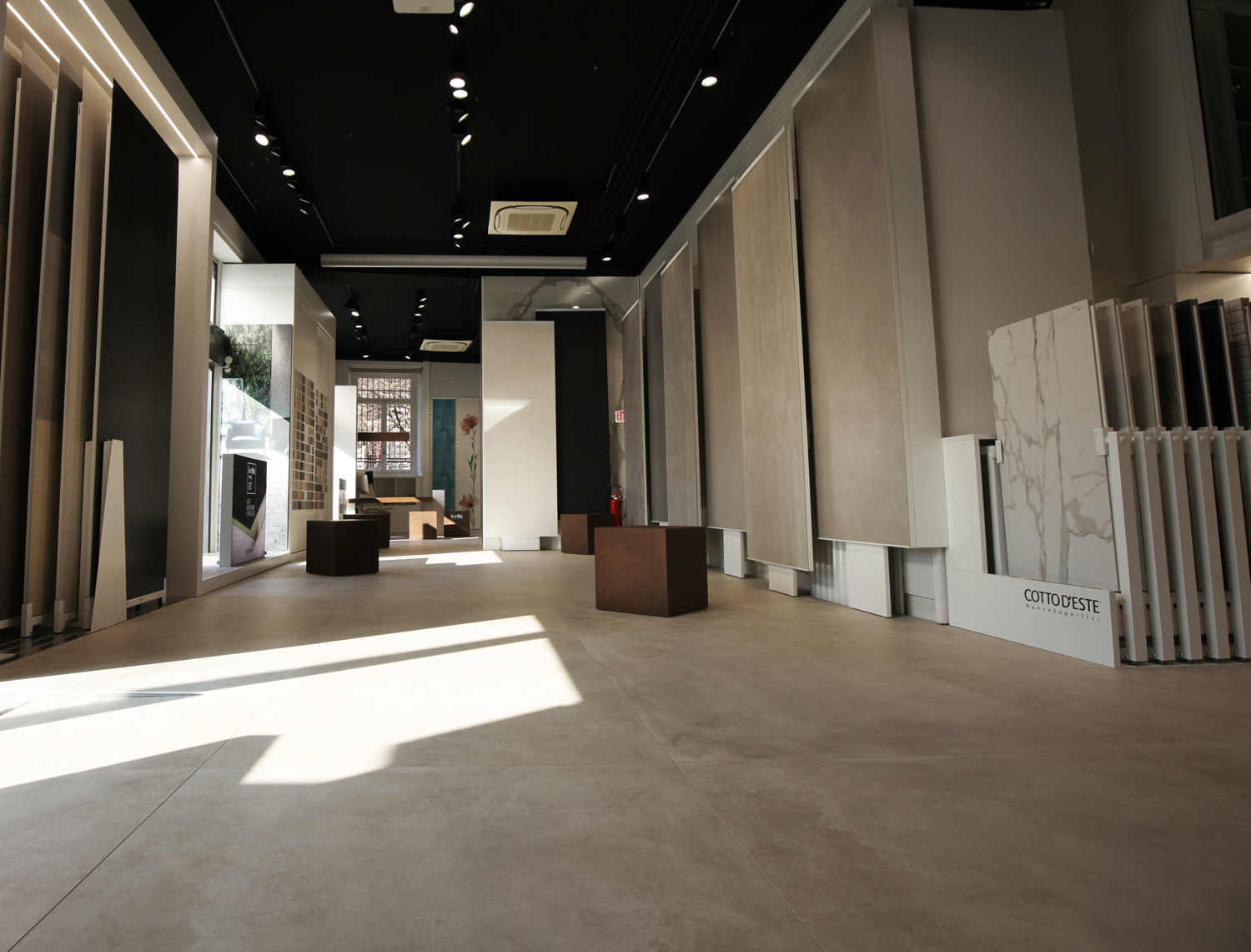 SHOWROOM MILAN: Photo 5